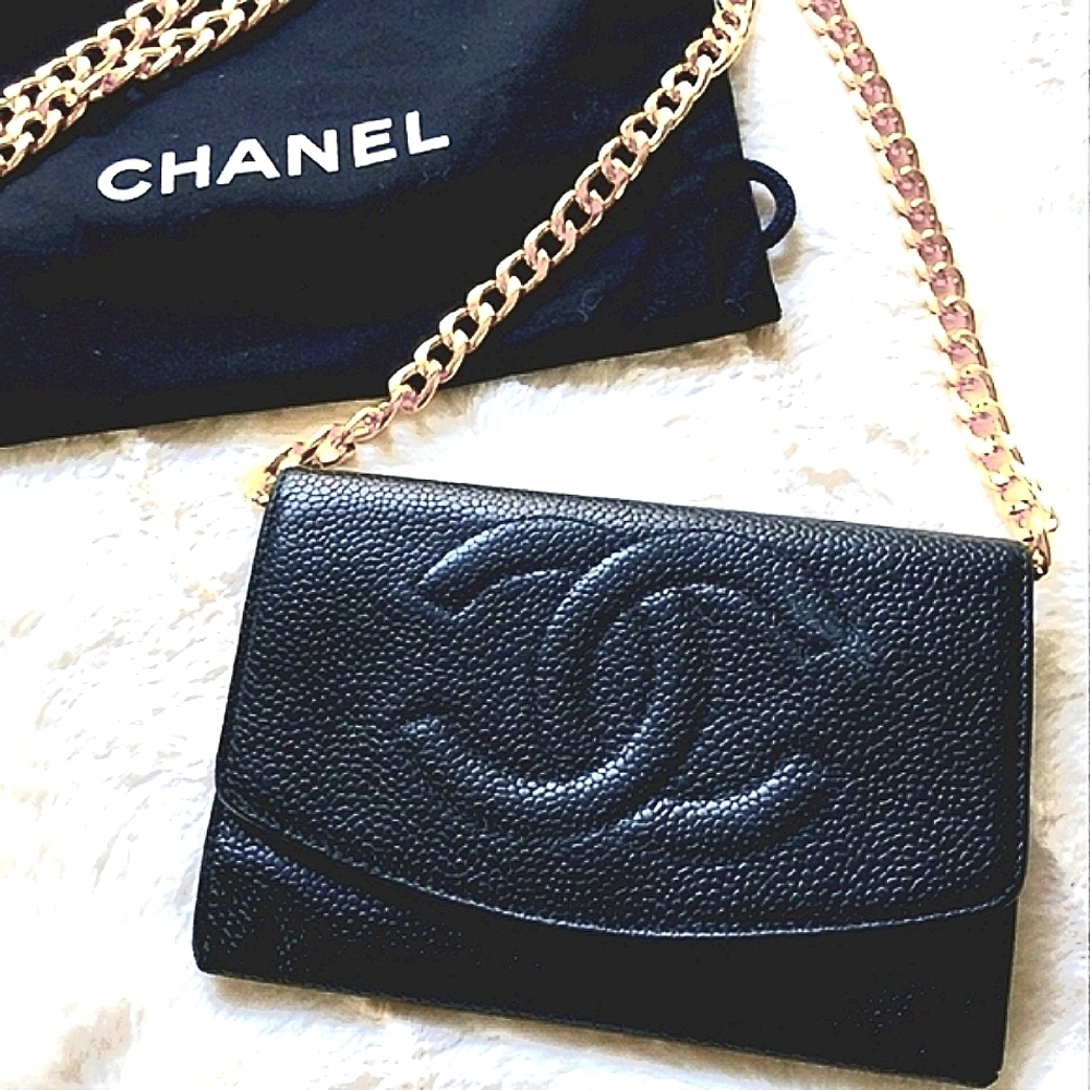 Chanel CC Black Caviar Leather wallet/crossbody-chain is optional, but included.